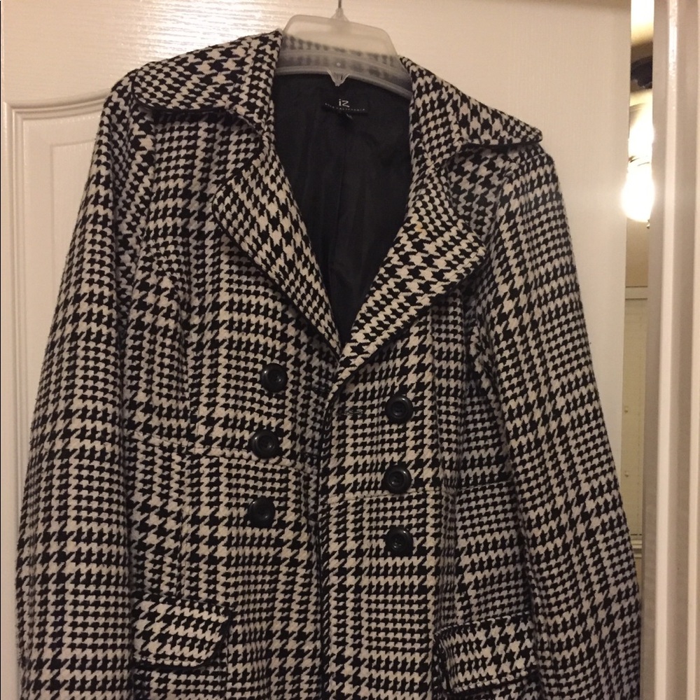Large black & white houndstooth coat